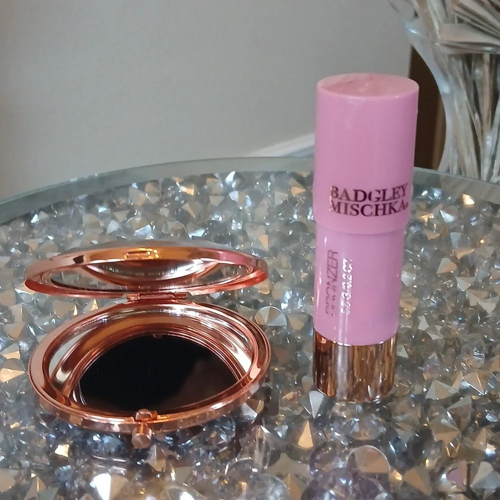 New Badgley Mischka Pink Blush Stick And Rose Gold Compact Mirrow 2pc